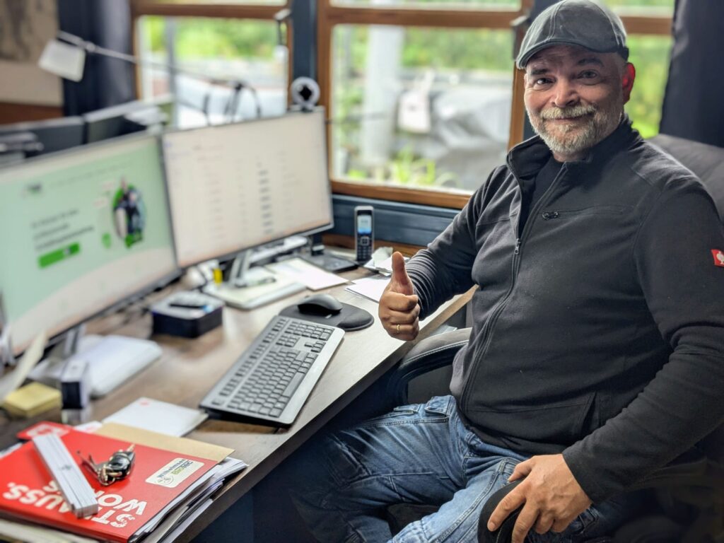 Björn Wilhelmsen am Schreibtisch